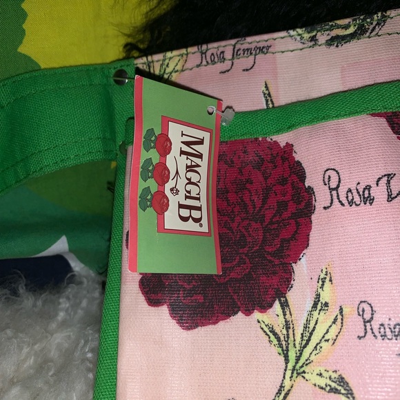 Beautiful brand new MAGGIE B garden belt NWT - Picture 3 of 4